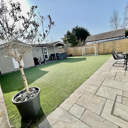Four Corners Holiday Home Hot Tub & Sauna Ferndown Bagian luar foto