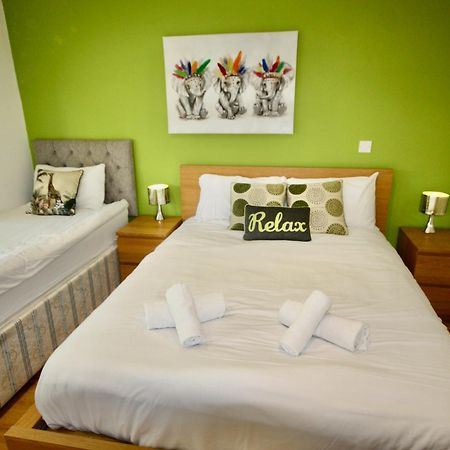 Four Corners Holiday Home Hot Tub & Sauna Ferndown Bagian luar foto