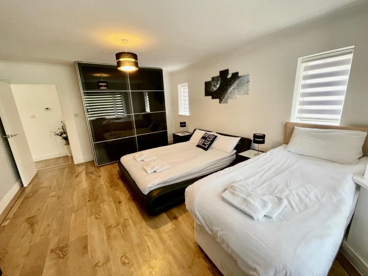 Four Corners Holiday Home Hot Tub & Sauna Ferndown Bagian luar foto