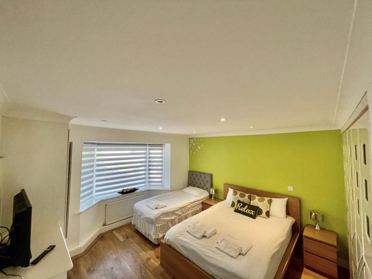 Four Corners Holiday Home Hot Tub & Sauna Ferndown Bagian luar foto