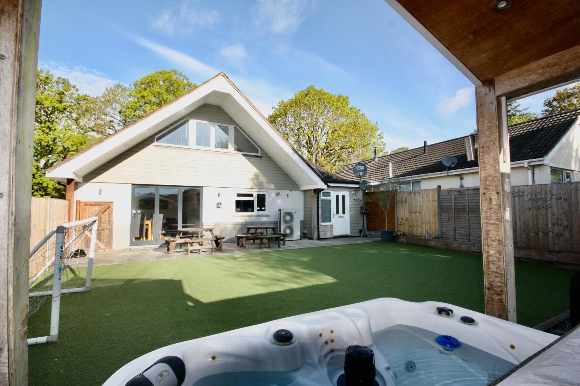 Four Corners Holiday Home Hot Tub & Sauna Ferndown Bagian luar foto